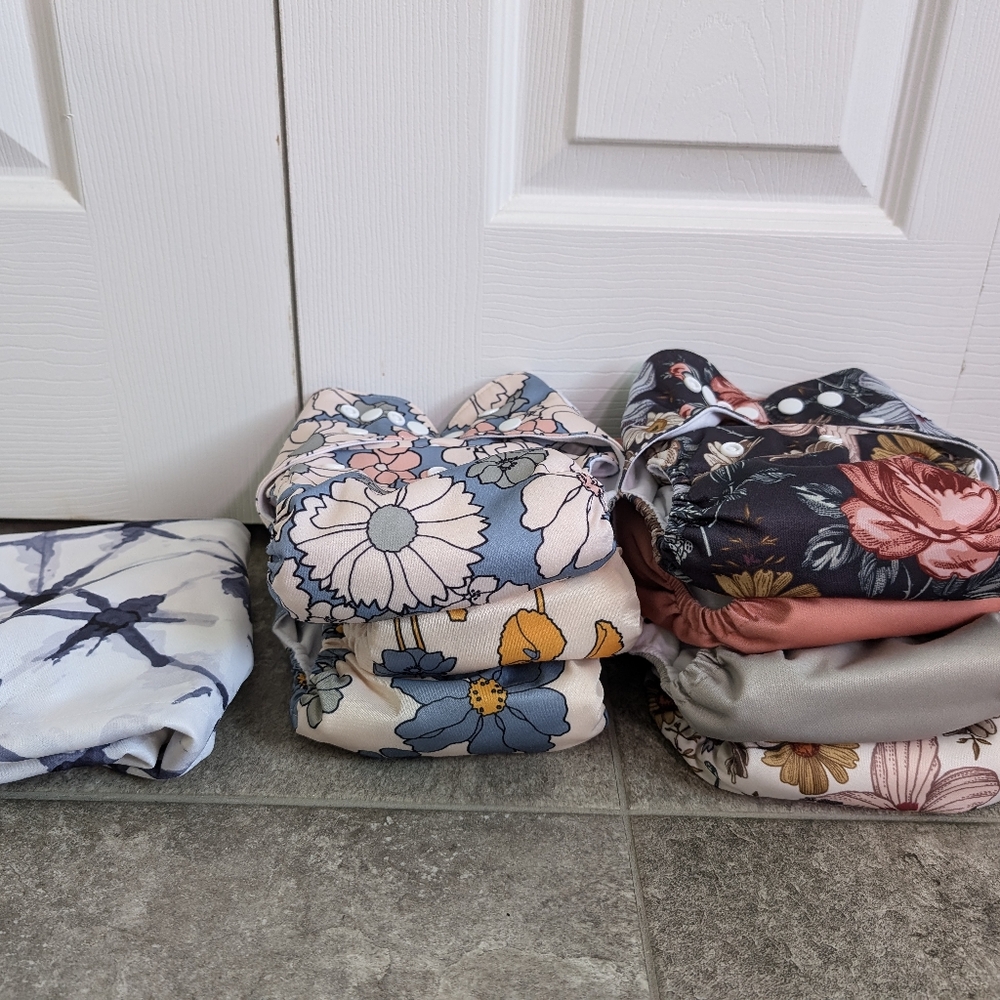 Set of 7 Nora's Nursery Cloth Diapers with Wet Dry Bag